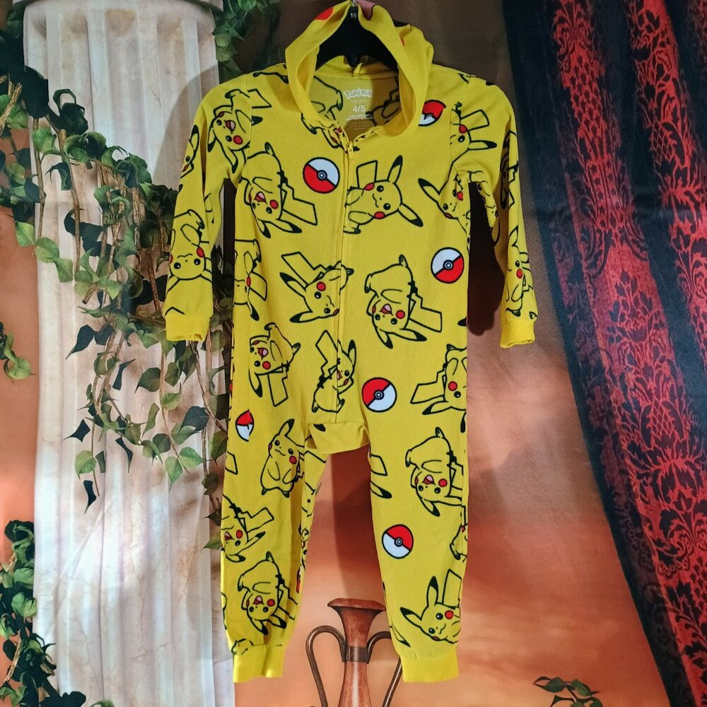 EUC: Kids Pokémon Sz 4/5 Yellow Pikachu Pokeball Fleece Hooded One-Piece Pajamas